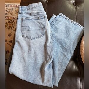American Eagle Outfitters Low-Rise Ex-Boyfriend Jean in Light Blue. Size 8.